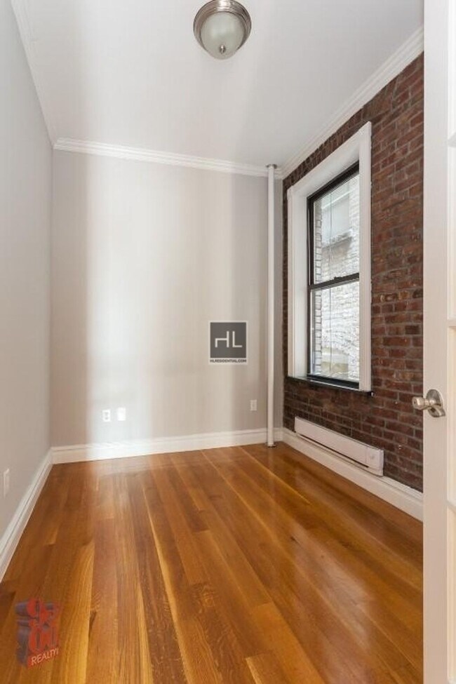Foto del edificio - West Village 1-Bedroom with Pre-War Charm
