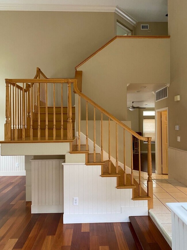 Building Photo - Beautiful 3 Bed 3 Bath Sorrento Home in Cy...