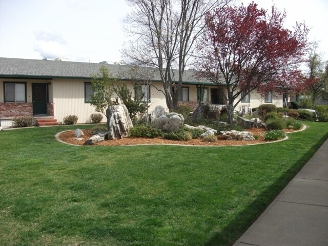 Building Photo - Hillcrest House Apartments