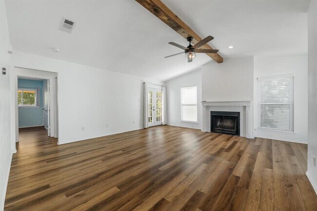 Foto del edificio - 4006 Alexandria Dr