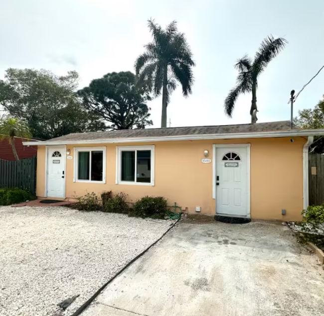 Building Photo - 10548 Lake Dr