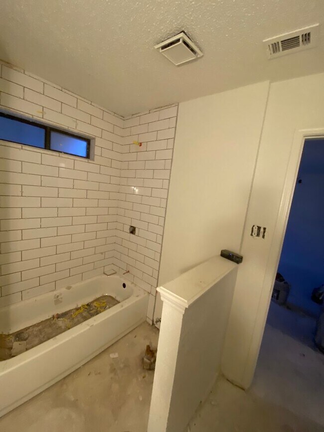 Building Photo - Remodeled 4 Bedroom, 2.5 Bath Home in Great Location! Close to Fort Hood