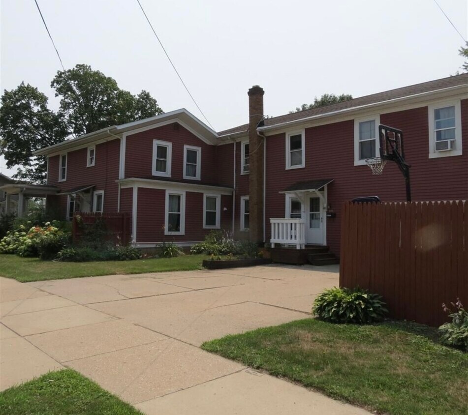 1111 Ravine St, Janesville, WI 53548 Townhome Rentals in Janesville