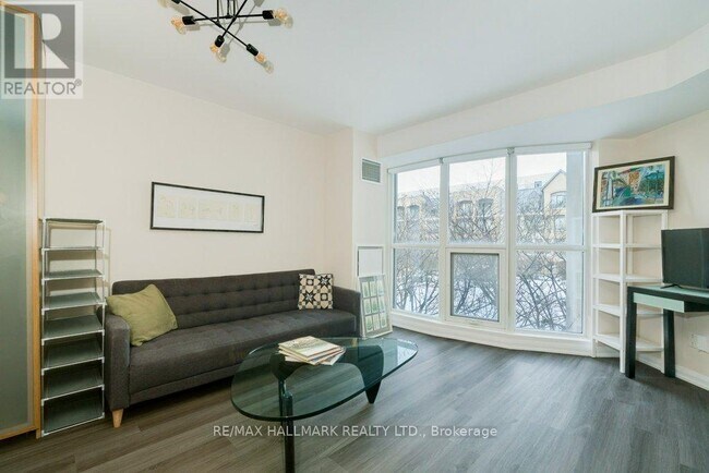 Building Photo - 18 Beverley St