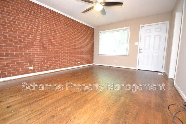 Foto del edificio - 5131 Lundy Dr