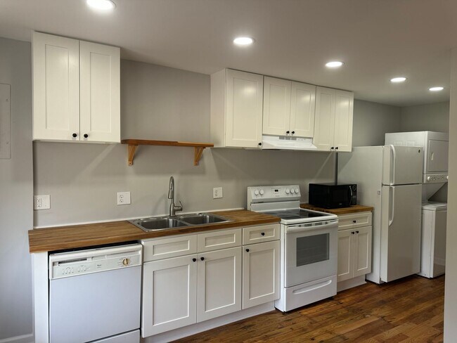 Foto del edificio - 1 Bedroom with water and electric included close to downtown Morganton!