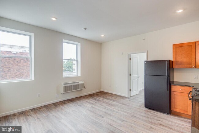 Building Photo - 317 N 52nd St