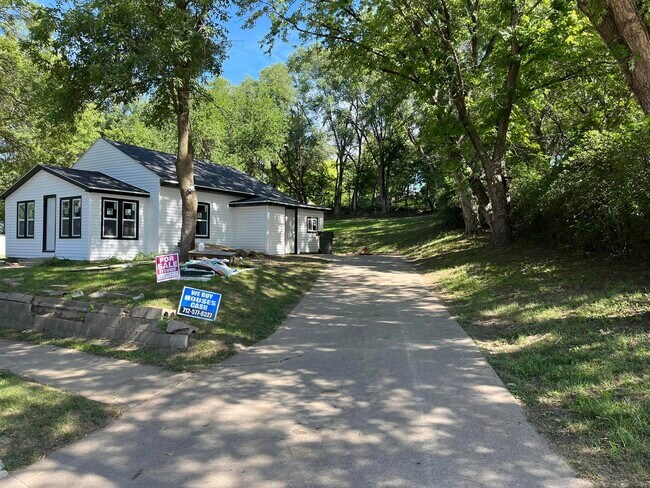Building Photo - 3515 Athlone Ave