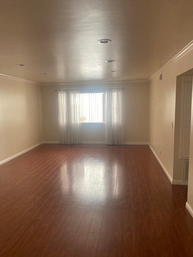 Foto del edificio - 244 W Fairview Ave