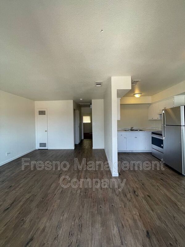 Building Photo - 631 W Hedges Ave