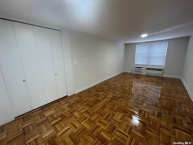 Foto del edificio - 102-30 67th Ave