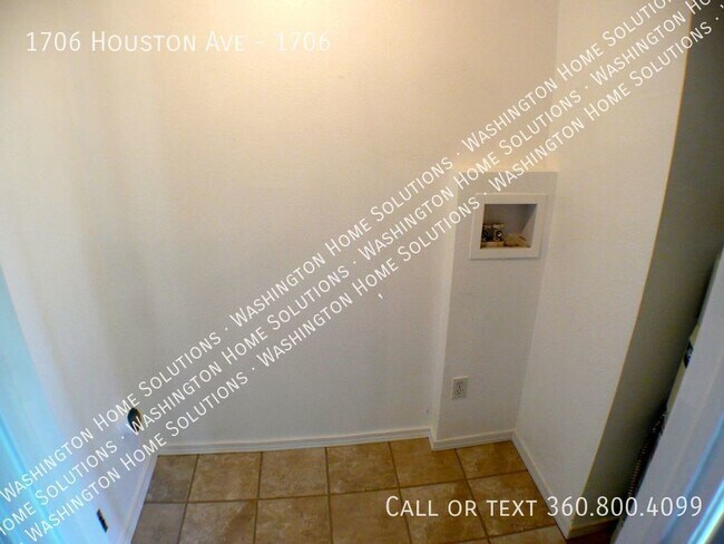 Building Photo - 1706 Houston Ave