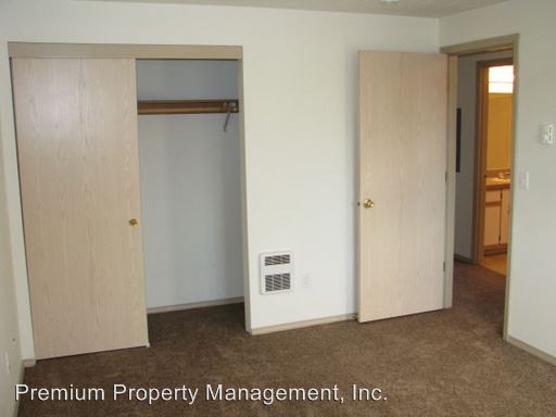 Building Photo - 1340 W Locust St