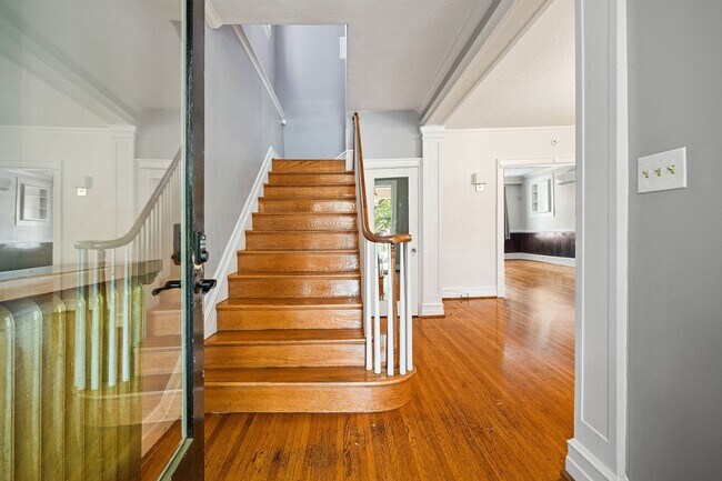 Foto del edificio - Beautiful Renovated 3 Bedroom 2.5 Bath off...