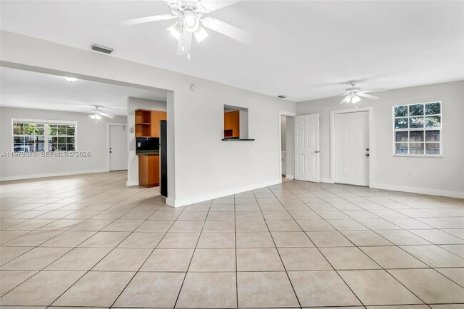 Photo - 1130 N 70th Ave House