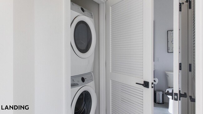 Building Photo - 1007 S Mint St