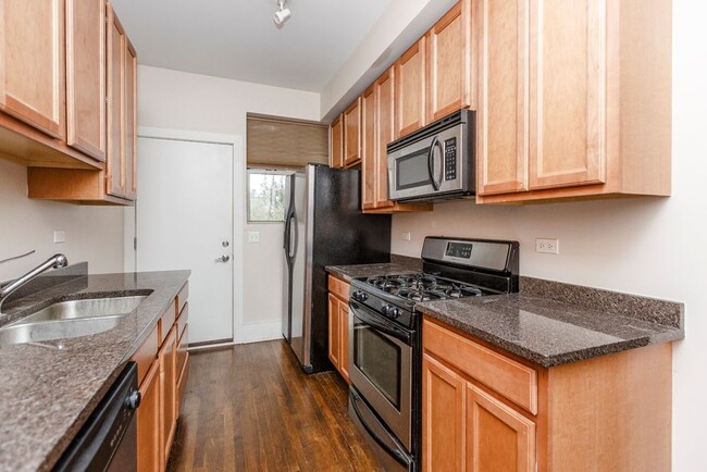 Building Photo - 3451 N Wolcott Ave