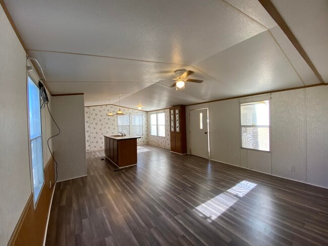 Building Photo - 5 Lacour Ln