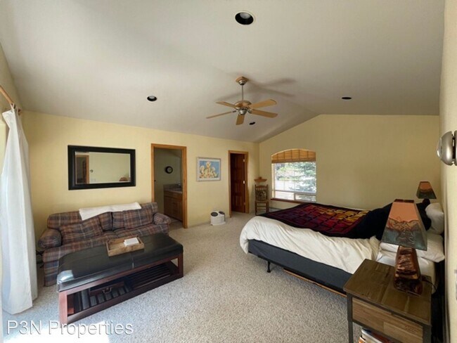 Foto del edificio - 4 br, 3.5 bath House - 697 Carson Court