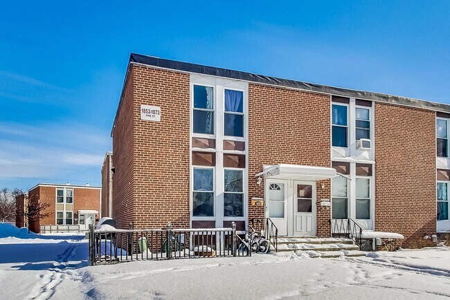 Building Photo - 1853 Pine St
