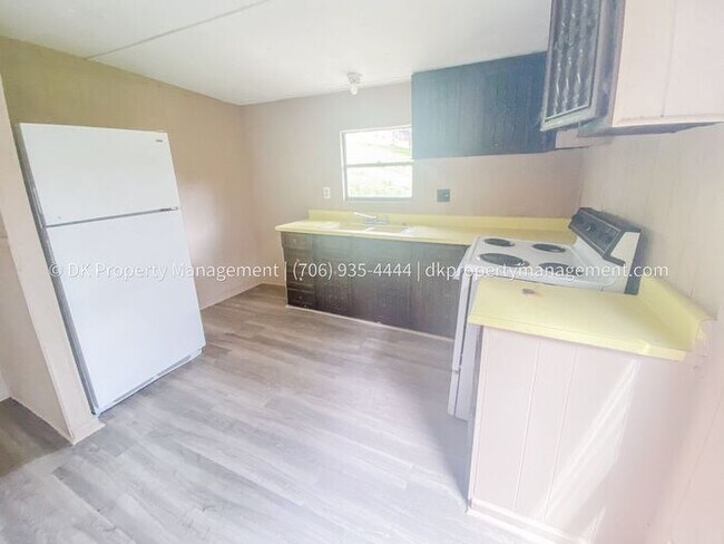 Building Photo - 2 Bedroom Mobile Home in Heritage School Zone
