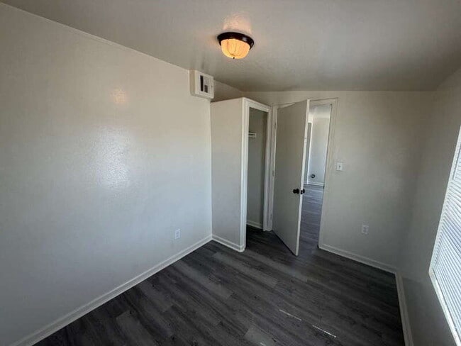 Building Photo - 1010 N Park Ave