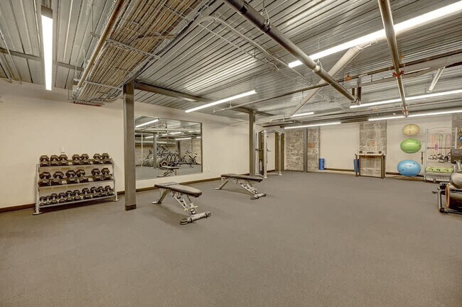 Building Photo - 1009 W Juneau Ave