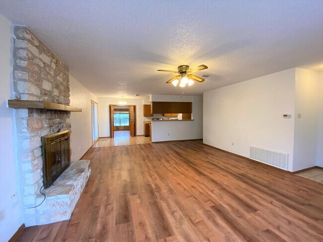 Foto del edificio - 5502 Honey Dew Terrace