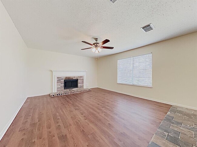 Building Photo - 9023 Southleigh Dr