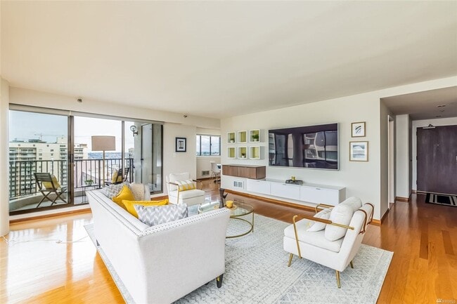 Building Photo - 2Bd/1.75Ba Seattle Condo