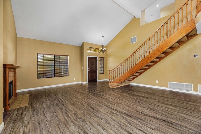 Building Photo - 1242 W Sandtrap Way
