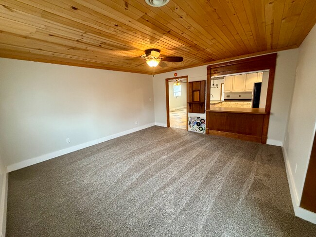 Building Photo - 401 3rd St