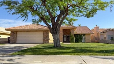Building Photo - 78835 Lowe Dr