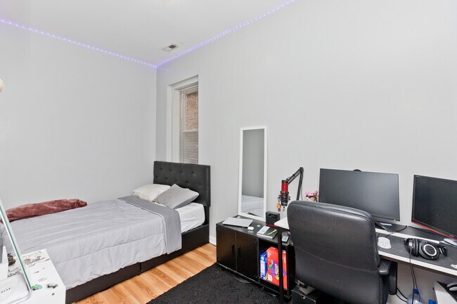 Building Photo - 1431 West Flourney-1F