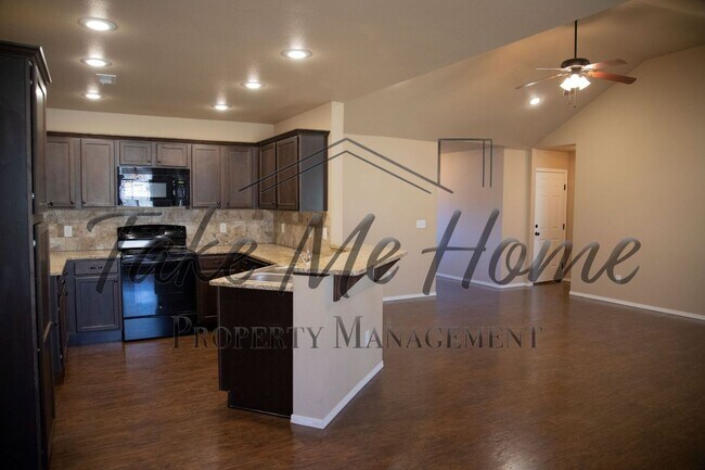 Building Photo - Beautiful 3 Bedroom w/ 3 Car Garage