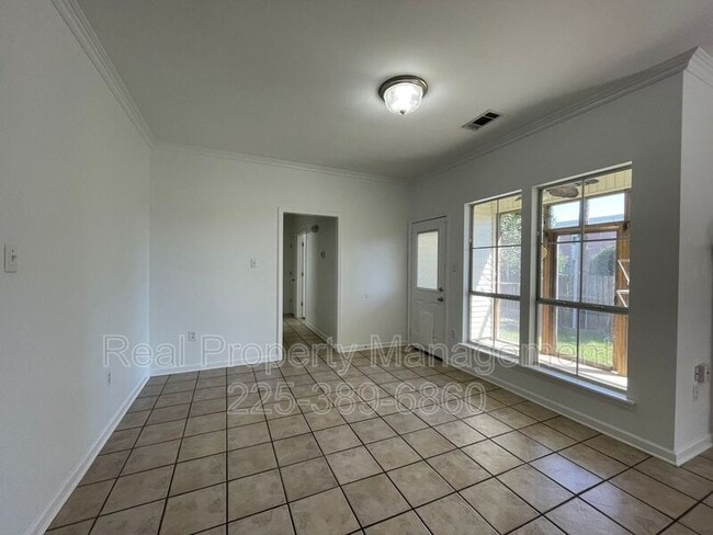 Foto del edificio - 9382 Pecan Tree Dr