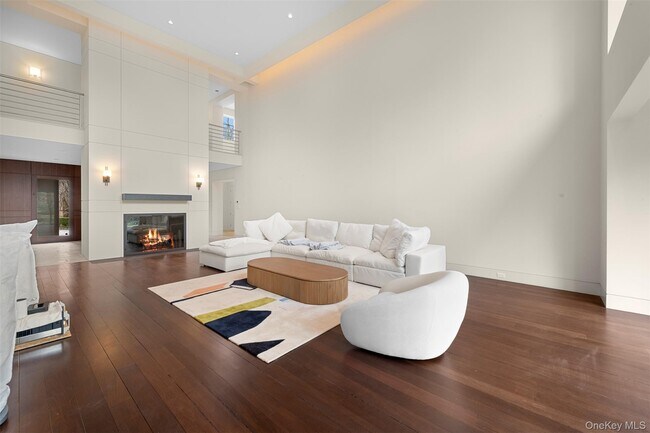 Building Photo - 121 Piping Rock Rd