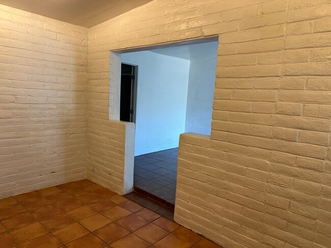Foto del edificio - 651 N Goodman St