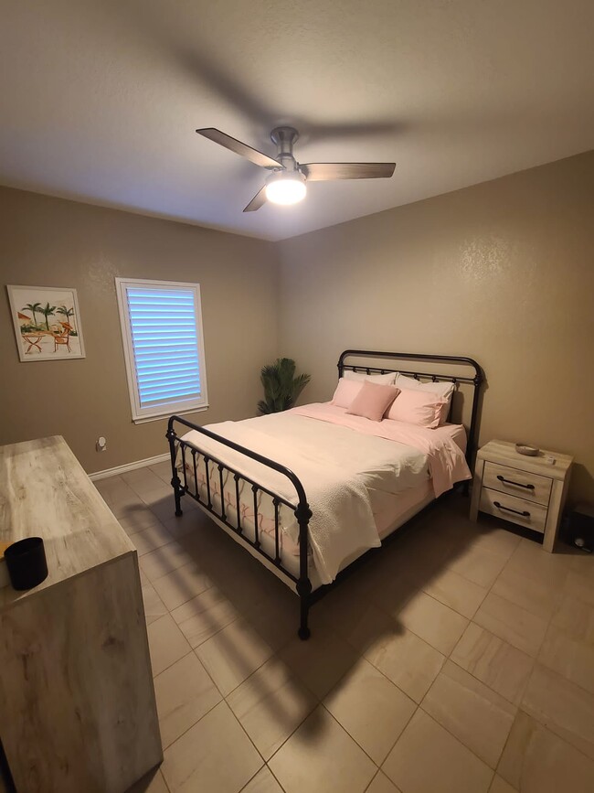 Master bed - 4711 Spicewood Springs Rd