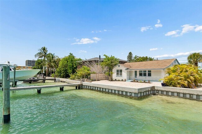Building Photo - 8125 Bayshore Dr