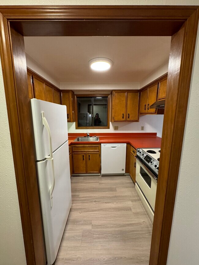 Kitchen - 1293 City View St
