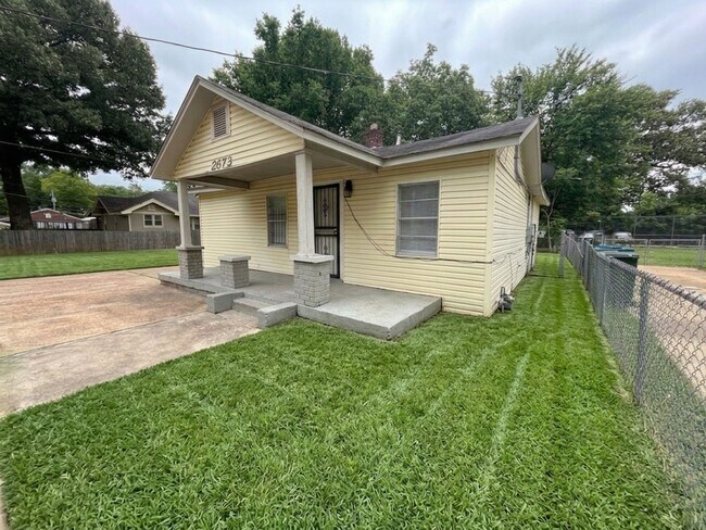 Foto del edificio - Reduced rent ~ Charming 3BR Memphis Home with Bright Living Space & Backyard Retreat