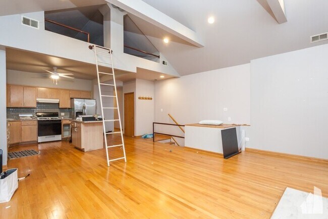 Building Photo - 1249 N Paulina St