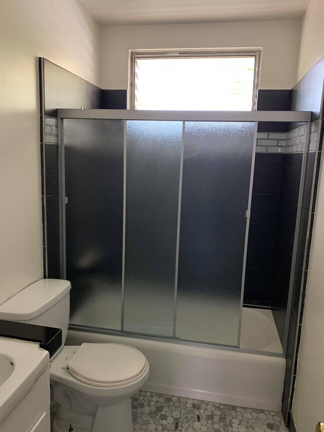 Bath tub, shower, new tile - 1352 N Citrus Ave