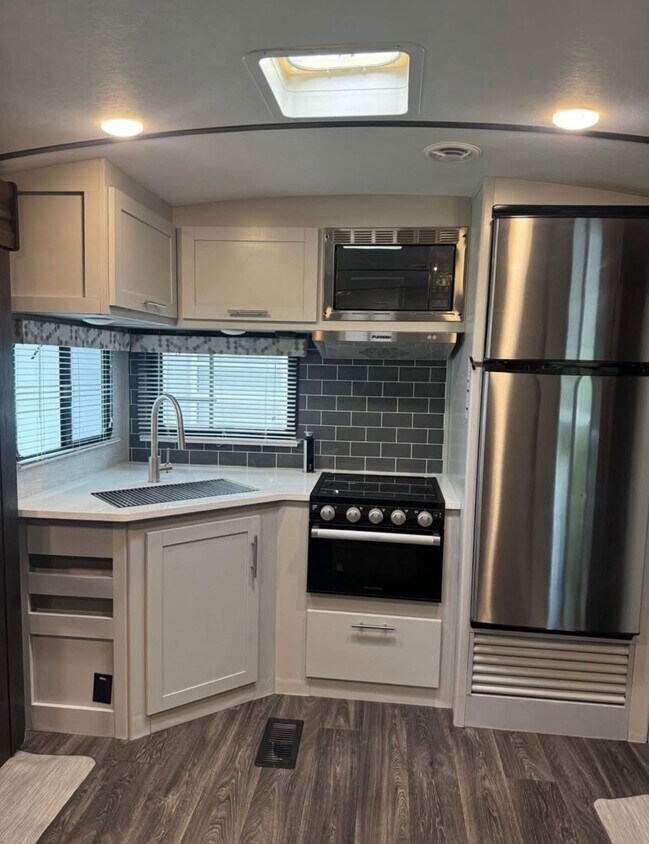 Foto principal - 6242 SW 24th St