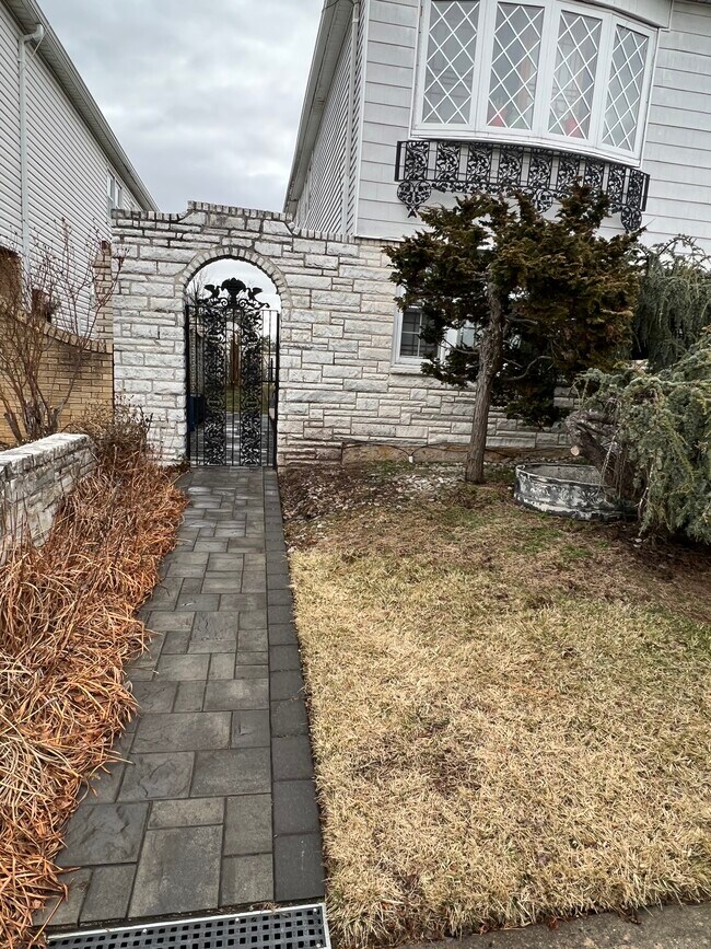 Walkway to apt entrance - 3 Elwood Ave