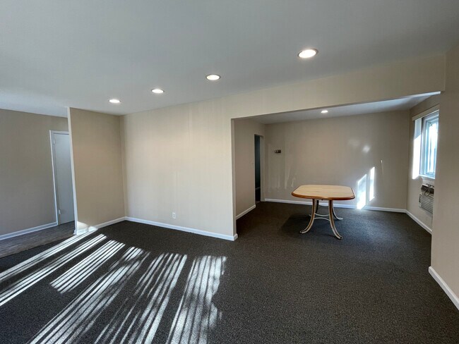 Living room/ Dining room - 24303 72nd Ave