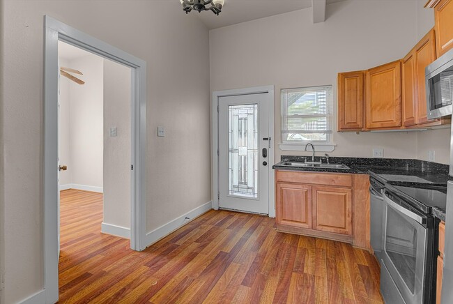 Building Photo - 1017 11th St