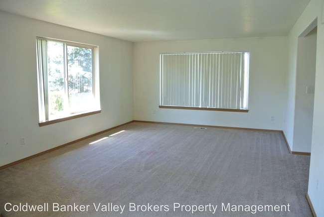 Building Photo - 5399 Holly Loop SE