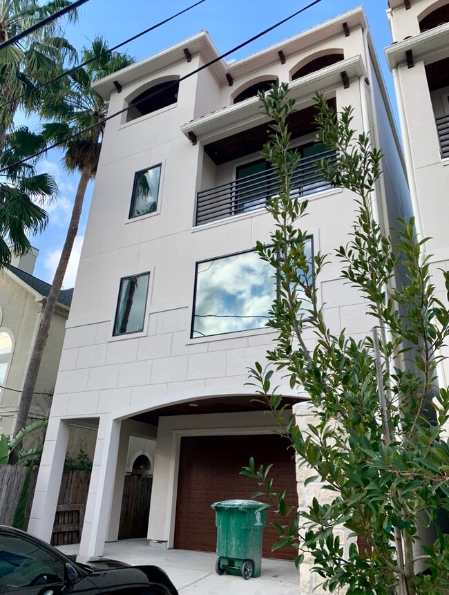 Building Photo - 5716 Maxie St
